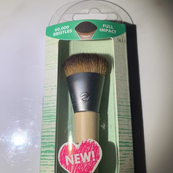 ππ± EcoTools Complexion Foundation Makeup Brush: Your Face's New BFF! π±π - Picture 2 of 7